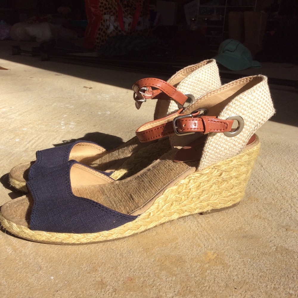 Lucky brand wedge size 8